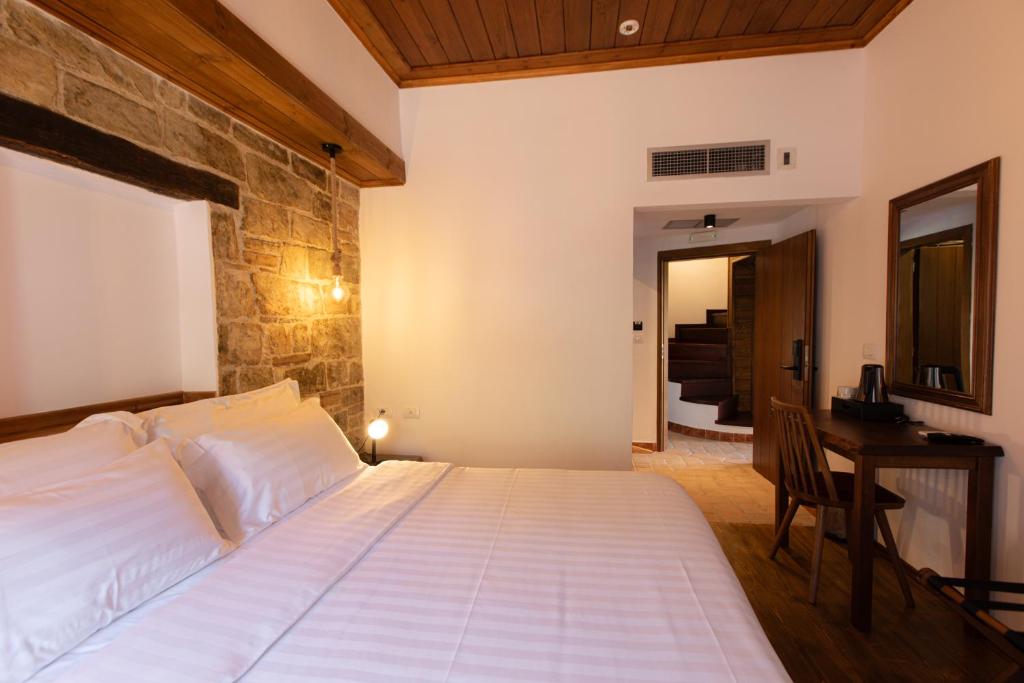 Deluxe Double or Twin Roomat Bizant House Gjirokastër